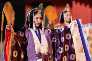 吉高由里子飾演《源氏物語》紫式部　左撇子苦練用右手招了：寫字會抖
