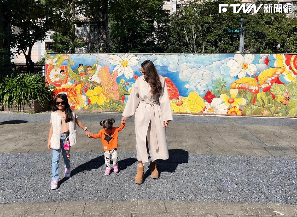 瑞莎牽愛女現身投票　完成「人生第2投」：覺得感激