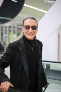 謝賢死因曝光！「遵循遺願不設靈堂」　謝霆鋒緊急返港送別