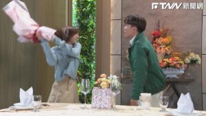許仁杰遭「分手」！送花極力求和女友　下秒慘遭爆打超狼狽