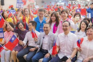 觀察／過去曾「公然拒拿國旗」　侯友宜現強調「愛中華民國」反差有點大
