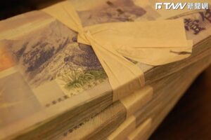 月薪7萬5台大生…月存不到4千元！眾揪「2破財主因」：做到秒存3萬6