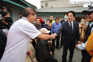 65歲老人健保要靠大選投票自己爭取？政院坦言：方案「還在評估中」