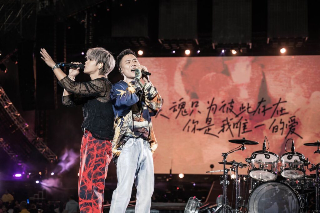 GX明年登高流獻唱　鼓鼓、蕭秉治首次簽票會遇黃色小鴨靠港