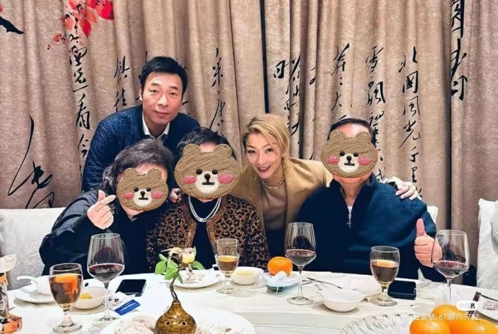 「安心偷吃」後激罕同框　 許志安乖巧合影鄭秀文與岳母